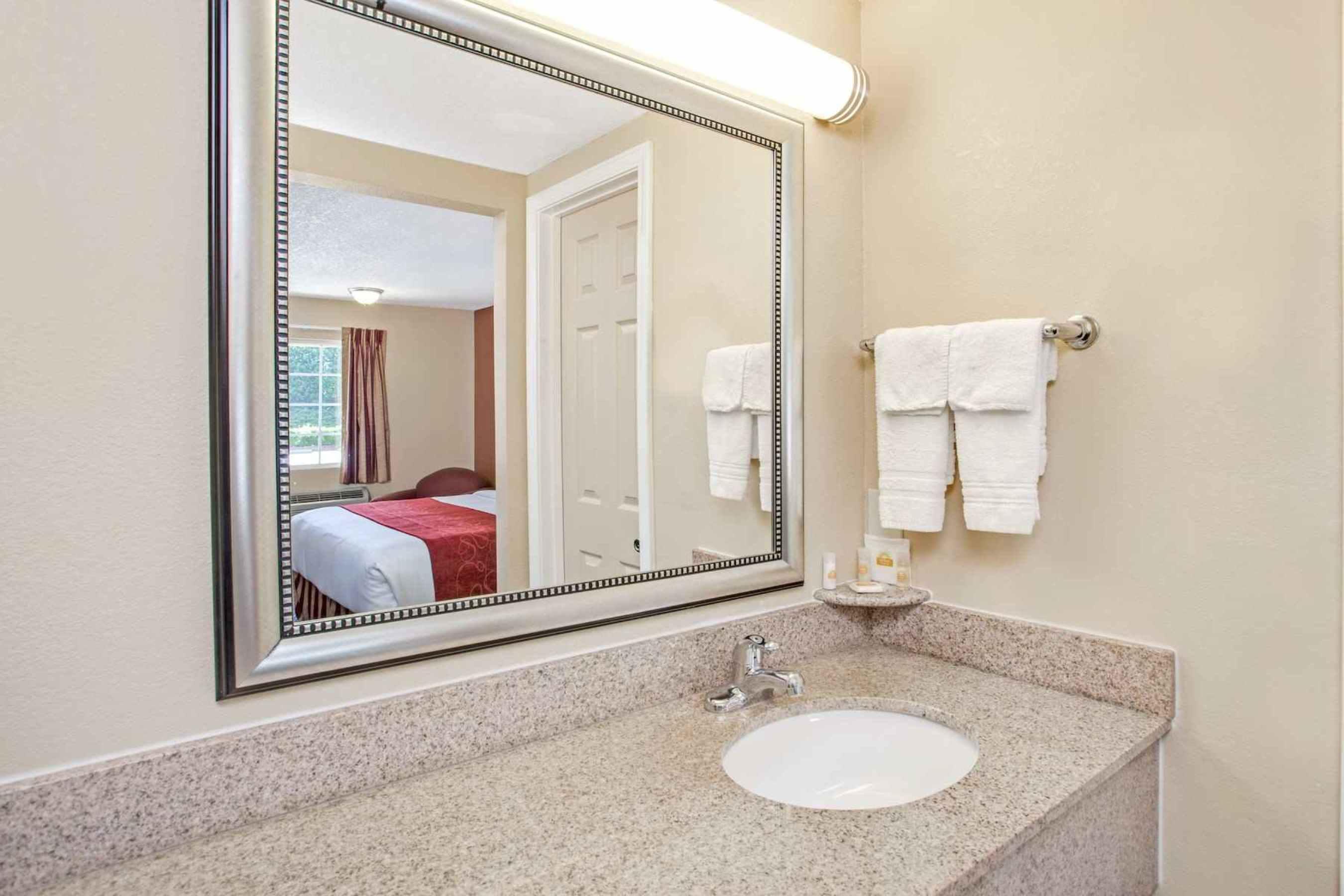 Travelodge By Wyndham Canton-Livonia Area, Mi Eksteriør billede